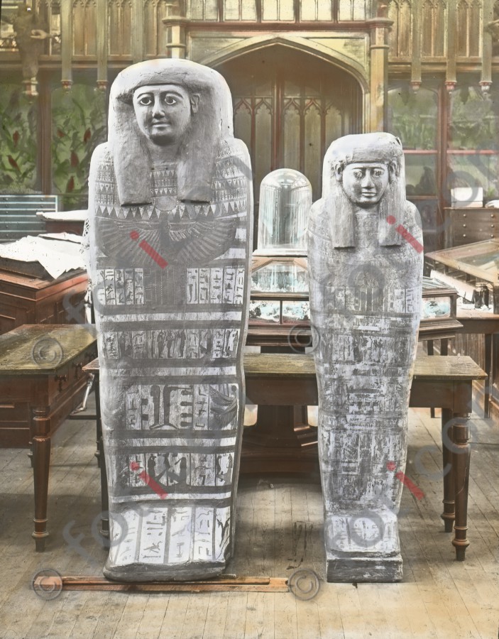 Zwei Sarkophage | Two sarcophagi (foticon-simon-008-054.jpg)